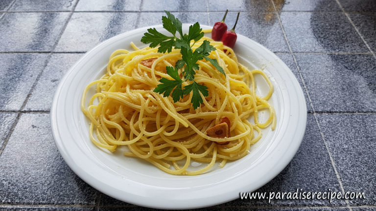Spaghetti aglio, olio e peperoncino