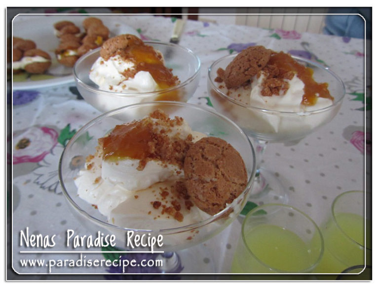 Mascarpone e amaretti in coppetta